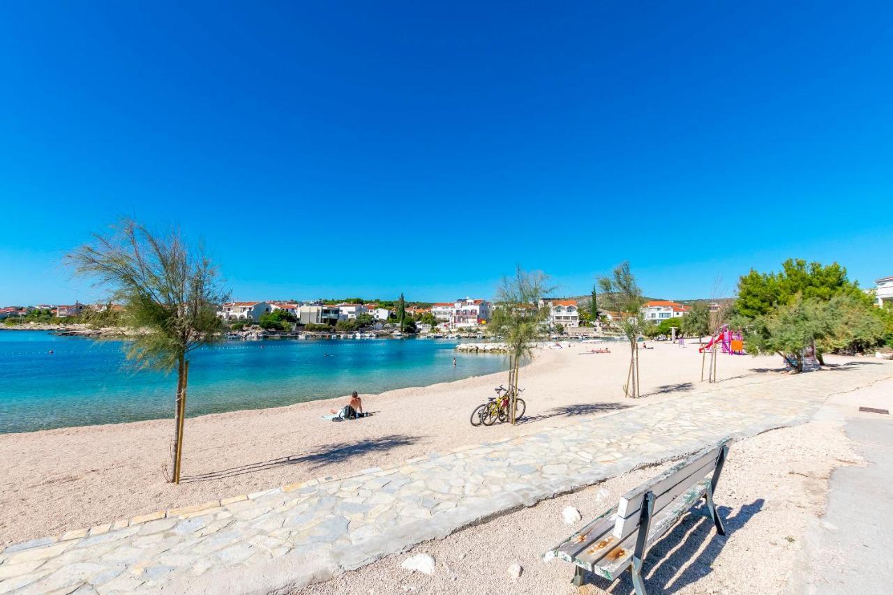 Apartments Luka Рогозница Екстериор снимка