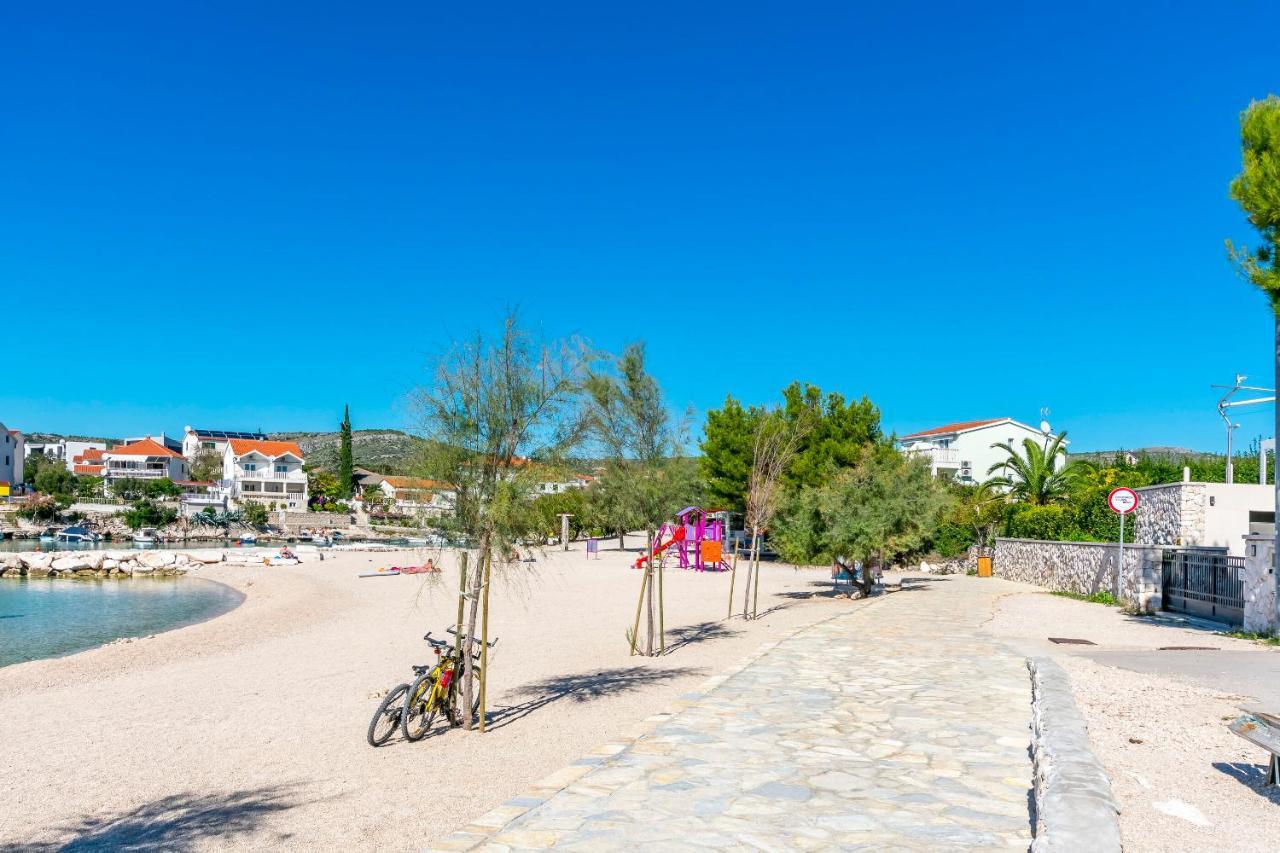 Apartments Luka Рогозница Екстериор снимка
